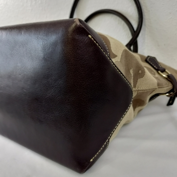 DOONEY & BOURKE Brown Canvas Duck Pattern With Leather Trim Tote - Picture 7 of 15